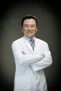 Dr Hwang
