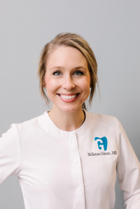 Dr Mckenna Gibson  0