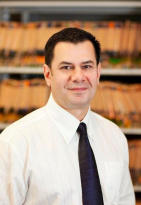 Dr. Emmanuel e Kandkhorov, DDS